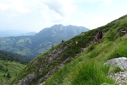 53 Scendiamo sul sent. 234 della Val Carnera a Zorzone con attenzione in alcuni passaggi